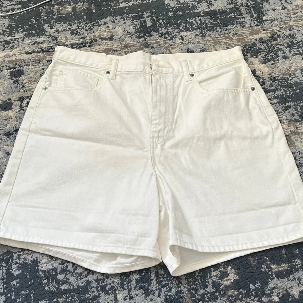 NWT Uniqlo Womwns High Rise Denim White Shorts